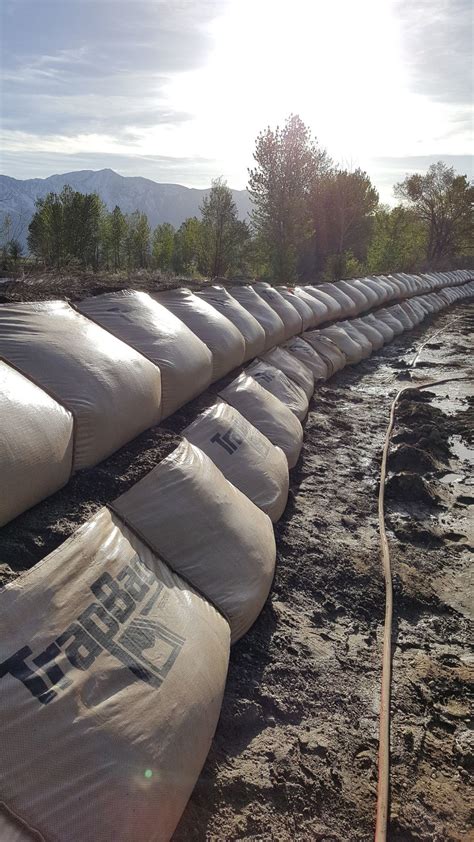 How Levee Systems Work During Rapid Flooding Trapbag