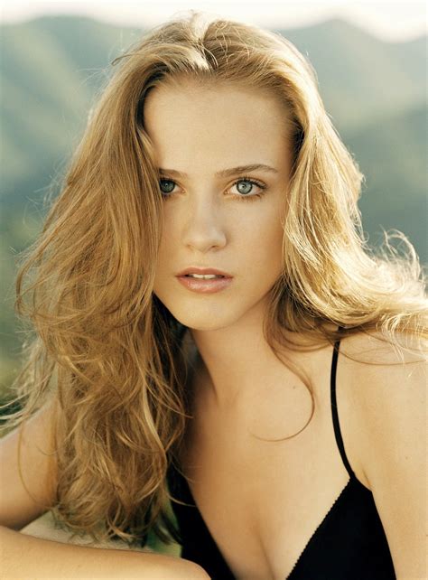 The oldest host in westworld, lead singer of rebel and a basketcase, and mario kart enthusiast. Evan Rachel Wood summary | Film Actresses