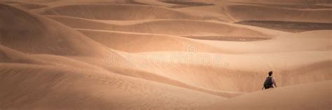 Man Lost In Dunes Editorial Stock Image Image Of Empty 43629134