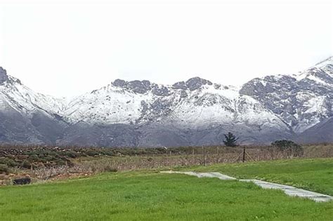 Winds variable at 10 to 18 mph (16.1 to 29.0 kph) (16.1 to 29.0 kph). Where to see the snow | CapeTown ETC