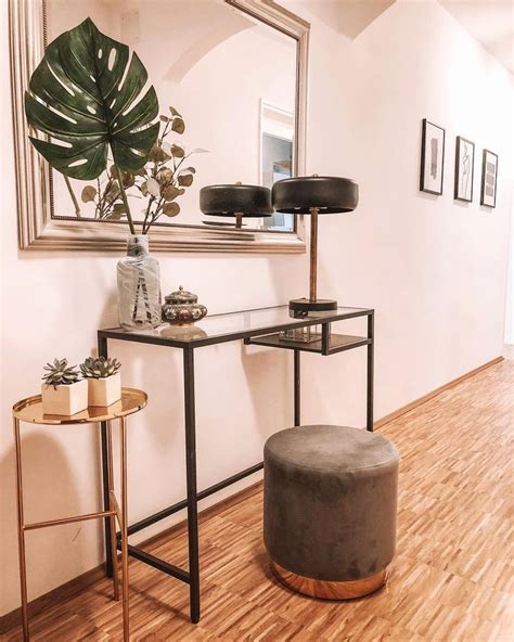 Ideal für wohnzimmer, esszimmer, schlafzimmer, arbeitszimmer und andere umgebungen. Klein aber so oho! Dieser Hocker aus weichem Samt ...