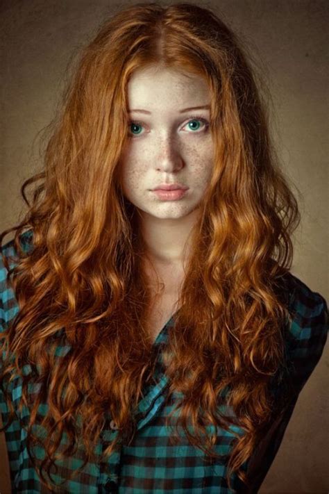 Women who have green eyes should go red, right now! green eyes and freckles | Schöne rote haare, Lockige rote ...