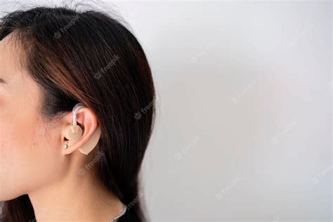 Premium Photo Asian Women Listening With Her Hand On An Hearing Test Showing Ear Of Young Woman