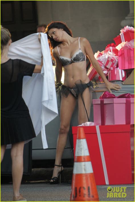 Adriana Lima Shows Off Killer Body For Victorias Secret Shoot Photo