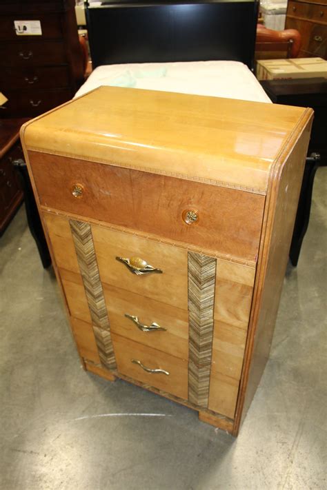 Crafted in denmark from pefc certified sustainable wood, this romantic chest features decorative top and bottom molding, brushed bronze hardware,. VINTAGE MAPLE 4 DRAWER HIGHBOY DRESSER