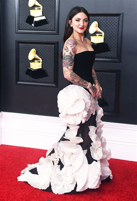 Julia Michaels Shows Armpit Hair At Grammys In 2021 Photos Hollywood Life