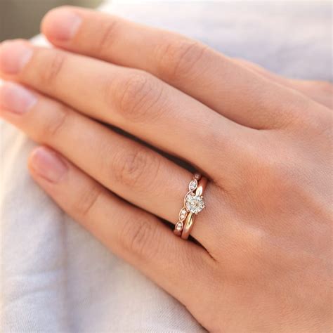 Ring mit einem 0 5 ct Diamant im Brillantschliff aus Roségold KLENOTA