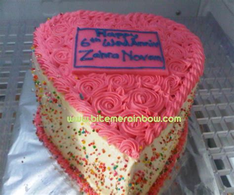 Perpaduan manis dan gurih cheesenya balance sih ini. KUE PELANGI ENAK, Call 02170515545, PIN 2294456F, WhatsApp ...