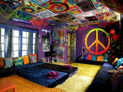 A decorating theme is a great way to begin decorating a room for a child. cheap hippie room decor | The Games Expo | Chill room ...