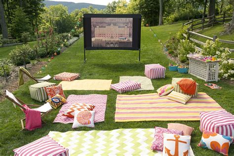 Easy Diy Outdoor Cinema Will Make Your Yard The Ultimate Place For
