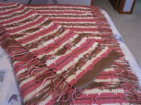 Pink Cameo Navajo Hand Crocheted Afghan Couverture