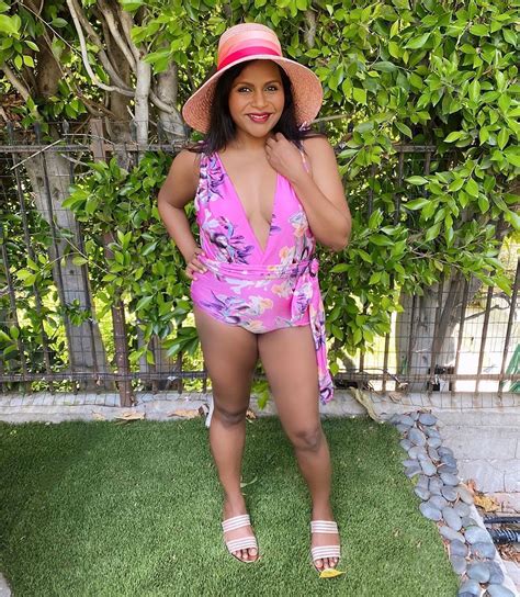 Mindy Kalings End Of Summer Swimsuit Shoot Pics Us Weekly