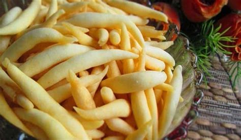 Karena jika sobat memberikan pakan kuning telur tadi dalam satu wadah terkumpulnya semua burayak, akan bisa menyebabkan ketidaksehatan dan menimbulkan kematia. 10 Oleh - oleh Khas Jakarta Cocok di Bawa Pulang Dari ...