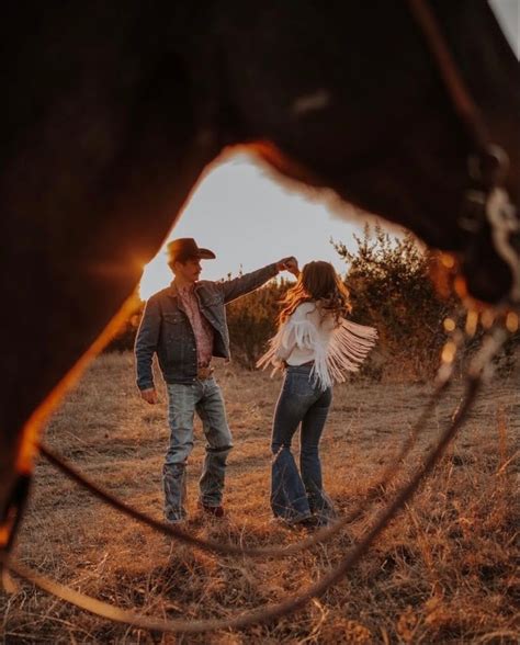 Pin By Peylynn Kenne On Country Country Couple Pictures Cute Country Couples Western Photoshoot