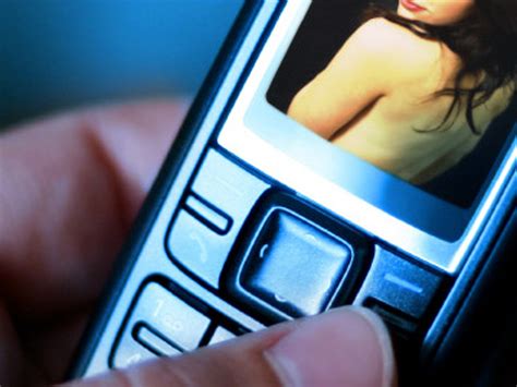 Seventh Graders Who Sext May Be Engaging In Risky Sexual Behaviors