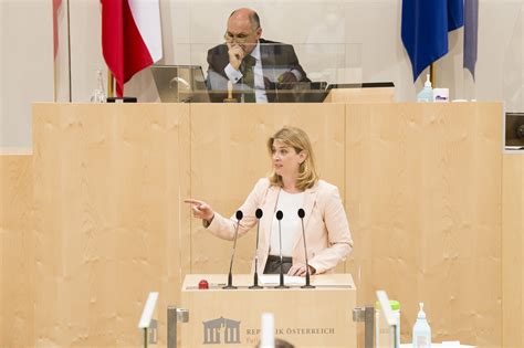 We did not find results for: Sondersitzung im Nationalrat: Meinl-Reisinger ...