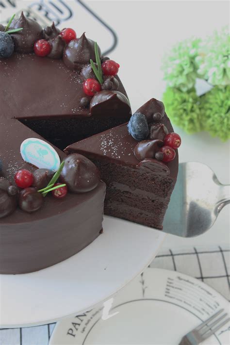Basic sponge cake is one of the ingredients while making a cake that is available in c. Temperature At Centre Of Sponge Cake : Victoria Day Sponge ...