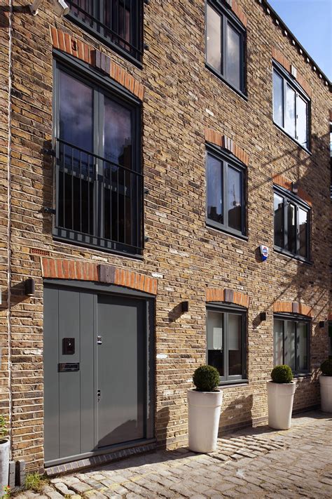 Some of the ideas on our list focus on making the best use of every available inch in the dorm room. Mews House by TG-Studio