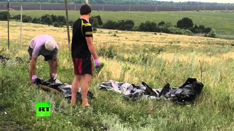 mh17 bodies in seats photos ukraine rebels move mh17 victim s bodies tamper the dutch