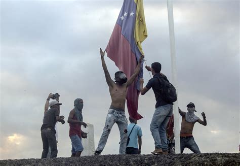 Venezuelan Border Showdown Erupts After Guaidó Sneaks Into Colombia