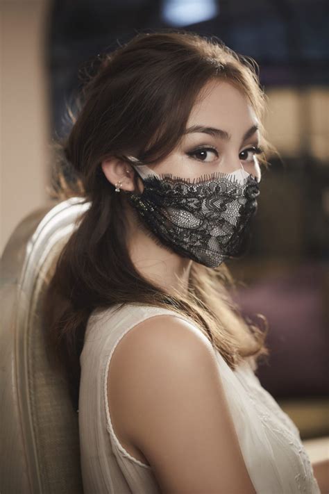 時尚抗疫Cloud Fairies推出全人手製作的浪漫蕾絲面紗口罩配飾 Vogue Hong Kong