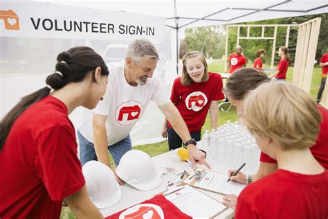 Volunteerism Has Many Unexpected Benefits That May Just Inspire You