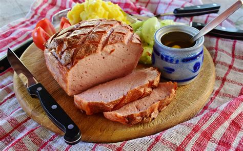 The flavor gets a boost from a touch of smoked paprika, worcestershire and a sweet ketchup glaze. The best side dishes that go with meatloaf