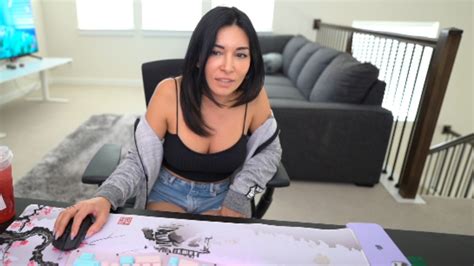 Twitch Chat Tricks Alinity Into Accidentally Showing Nudity On Stream