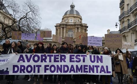 Paris réaffirme le droit fondamental à l avortement dans une campagne
