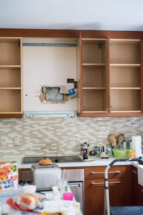 So amigos, what system do you recommend for painting kitchen cabinets? You can PAINT kitchen cabinets! It's easy and it can make wonders! | Painting kitchen cabinets ...