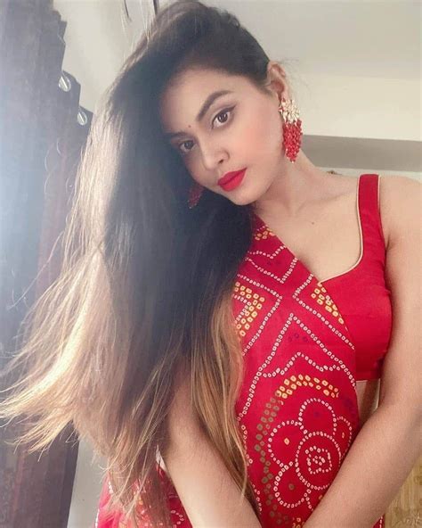 Pin By Smita Joshi On Beauty In 2020 Indian Saree Blouses Designs Saree Saree Styles
