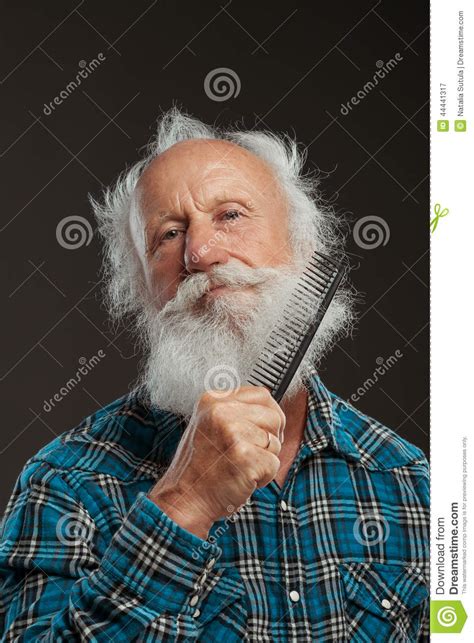 Старик с улыбкой длинного Wiith бороды большой Стоковое Изображение изображение насчитывающей