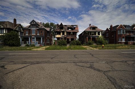 Exploring Detroit's Abandoned Neighbourhoods [5202 x 3465] [OC] : r
