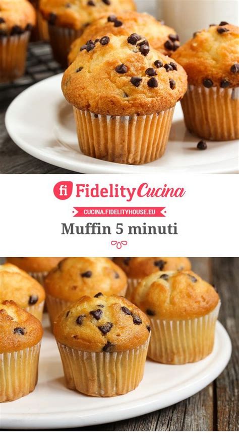 Metti l'impasto a cucchiaiate negli stampi da muffin (o nelle pirottine di carta) preventivamente imburrati e infarinati fino a riempirli per ¾, poi distribuisci le. Muffin 5 minuti | Ricetta | Ricette, Ricette dolci, Dolci