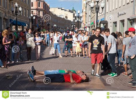 Show On The Arbat Street Editorial Stock Photo Image Of Crowd 57099293