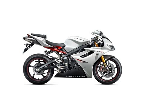 Triumph Daytona 675r Specs 2010 2011 Autoevolution