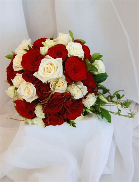 30 incredible bridesmaid wedding bouquets | wedding forward. باقات ورد حمراء للعروس 2018 | الراقية