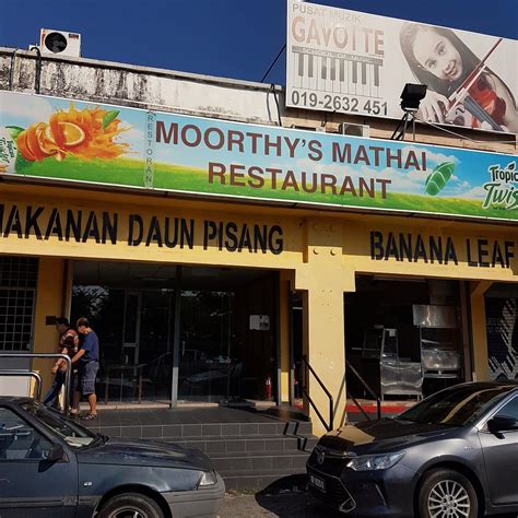 Provided lots of delicious fish curry and dhal curry and condiments. Top 10 Banana Leaf Rice in KL & Selangor