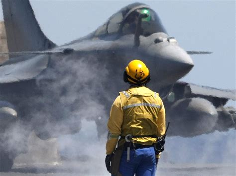 Nato Airstrikes Hit Qaddafi Targets Cbs News