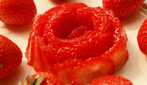 Art In Strawberry Rose Flower Fruit Carving Garnish Party
