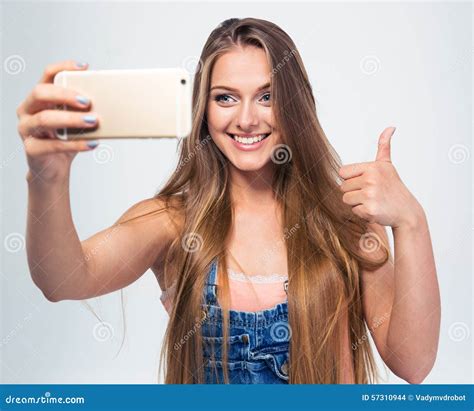 Glimlachend Meisje Die Selfie Foto Maken Stock Foto Image Of Foto Menselijk 57310944