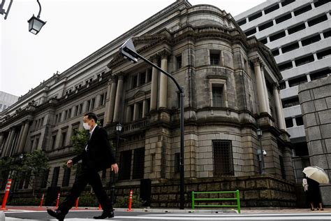 Банк Японии не изменил политику снизил прогноз роста ВВП