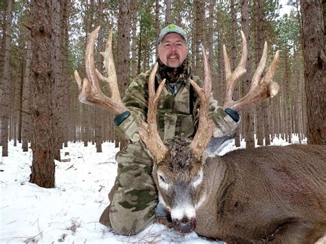 5 Day Whitetail Deer Hunt For Two Hunters In Wisconsin Includes