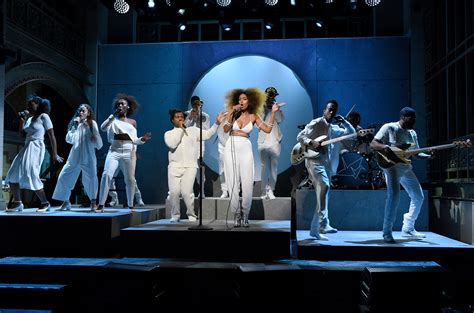 ‘saturday night live solange performs â€˜cranes in the skyâ€™ and â€˜don t touch my hair