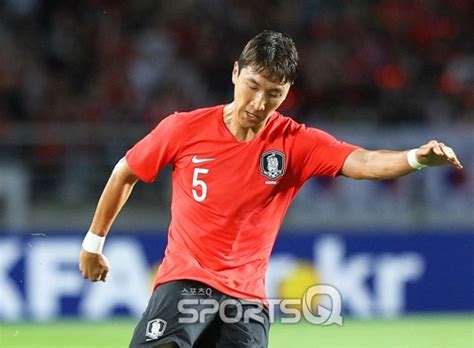Jun 15, 2021 · 현재 2선에는 '유럽파' 이승우(포르티모넨스), 정우영(프라이부르크) 등과 'k리거' 이동준(울산), 엄원상(광주), 조영욱(서울), 김진규(부산) 등. SQ초점 축구 국가대표 평가전 앞둔 '중동파' 정우영-남태희 ...