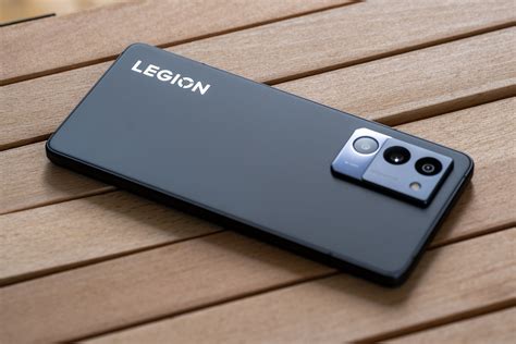 Смартфон Lenovo Legion Y70 поступил в продажу в Китае