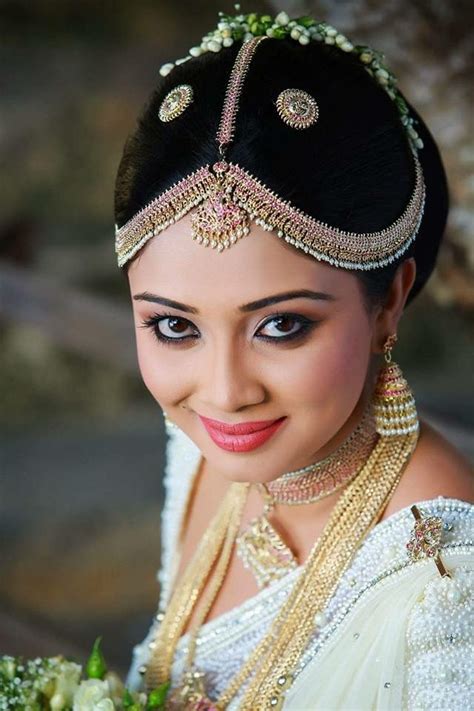 Pin By Sachini Himalsha On Sri Lankan Bridal Styles Kandyan Bride