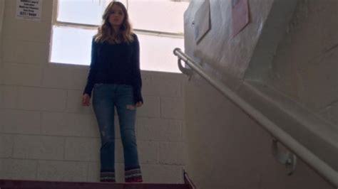 Cropped And Detailed Hippie Denim Jeans Worn By Patty Bla­dell Debby Ryan In Insatiable S01e06