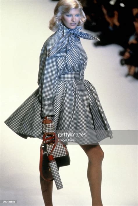Paris U0096 Circa 1994 Linda Evangelista Models Dior Circa 1994