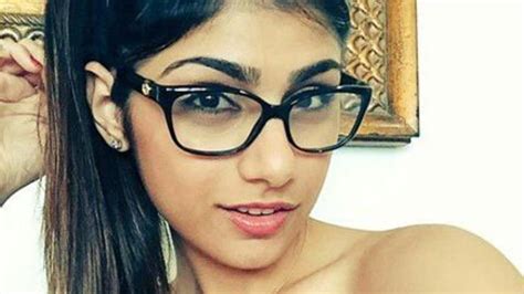 porn star mia khalifa controversial scene that lead to death threats gold coast bulletin